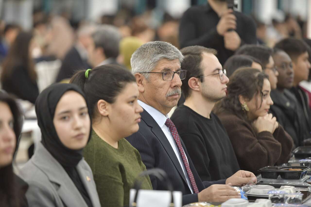 MSKÜ’de Ramazan Sofrası: Öğrenciler ve Protokol Aynı Sofrada 3